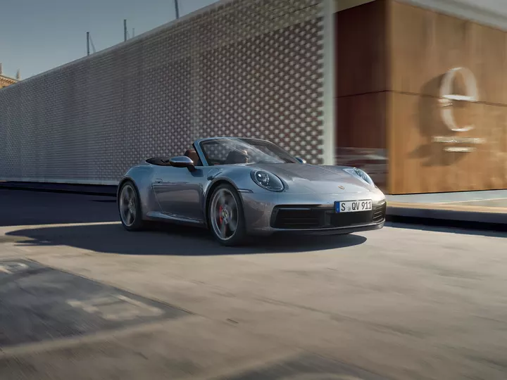 Автомобиль марки Porsche, модель 911