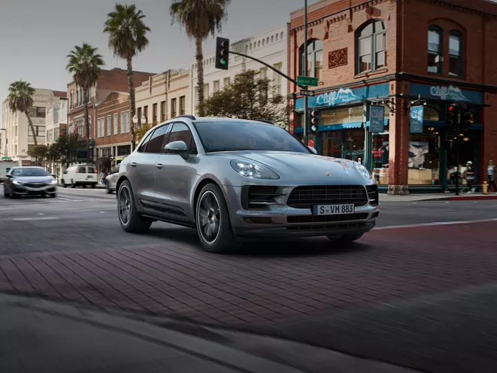 Автомобиль марки Porsche, модель Macan